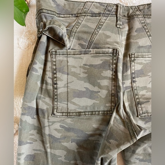 Anthropologie Green Cargo Utility Cropped Camo Pants Relaxed Casual - Picture 4 of 12